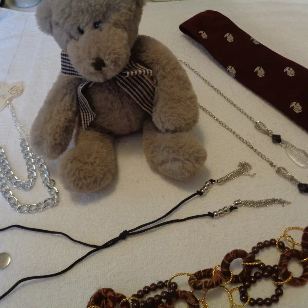 RETRO STY BURTON BEAR 4 NEW NECKLACES MADE TO LOOK OLD VINT TIE LOT